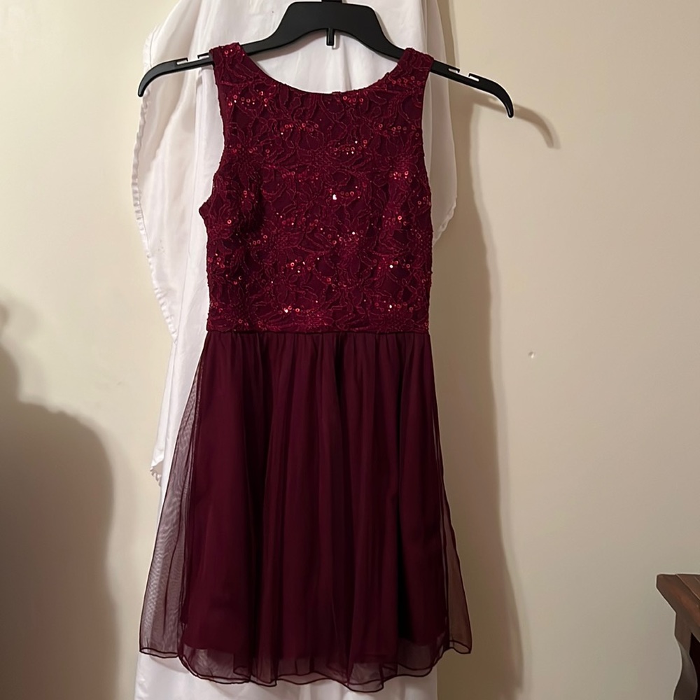 Sleeveless sequined bodice burgundy cocktail dress (J/T)